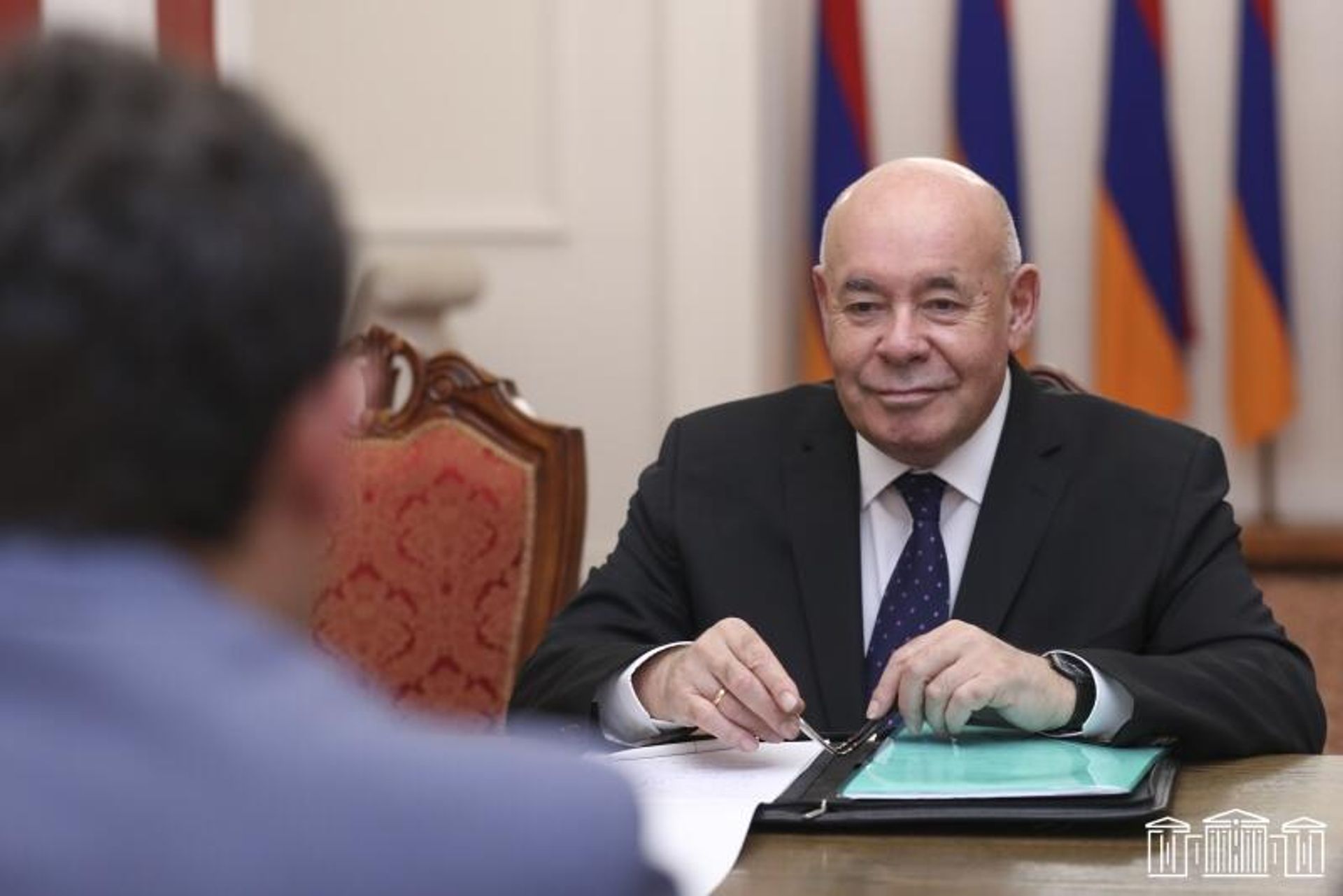 Вице-спикер НС Акоп Аршакян принял специального представителя президента РФ по международному культурному сотрудничеству, бывшего министра культуры РФ Михаила Швыдко (10 июня 2022). Еревaн Вице-спикер НС Акоп Аршакян принял специального представителя президента РФ по международному культурному сотрудничеству, бывшего министра культуры РФ Михаила Швыдко (10 июня 2022). Еревaн - Sputnik Армения, 1920, 10.06.2022