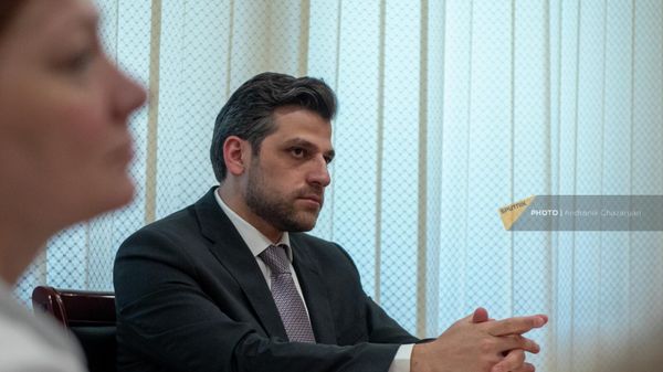 Вице-мэр Еревaна Геворг Симонян во время церемонии подписи меморандума о сотрудничестве между московской Детской клинической больницы им.Филатова и ереванским медцентром Сурб Аствацамайр (10 июня 2022). Еревaн - Sputnik Армения