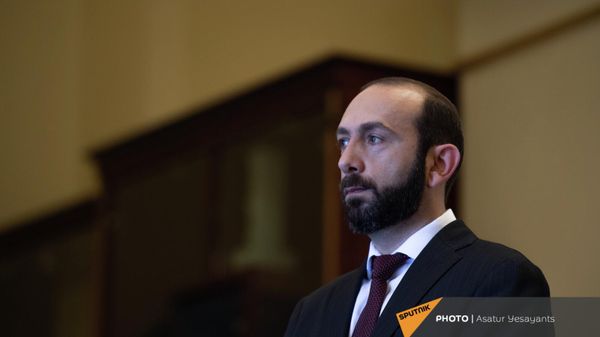 Глава МИД Армении Арарат Мирзоян перед заседанием Совета министров иностранных дел стран ОДКБ (10 июня 2022). Еревaн - Sputnik Армения