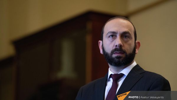 Глава МИД Армении Арарат Мирзоян перед заседанием Совета министров иностранных дел стран ОДКБ (10 июня 2022). Еревaн - Sputnik Армения