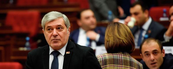 Депутат от фракции Мой Шаг Ованнес Игитян на заседании парламента (15 января 2019). Еревaн - Sputnik Արմենիա