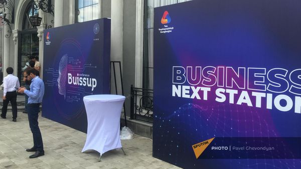 «Buissup Conference»–ի ցուցանակներ - Sputnik Արմենիա