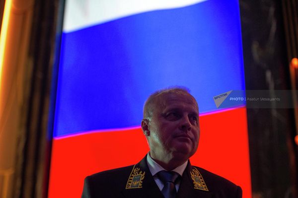 Чрезвычайный и полномочный посол России Сергей Копыркин во время торжественного приема в честь Дня России (13 июня 2022). Еревaн - Sputnik Армения
