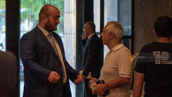 Գործարար Արտակ Թովմասյանն ու ՀՀ վարչապետի օգնական Դավիթ Գևորգյանը. արխիվային լուսանկար - Sputnik Արմենիա