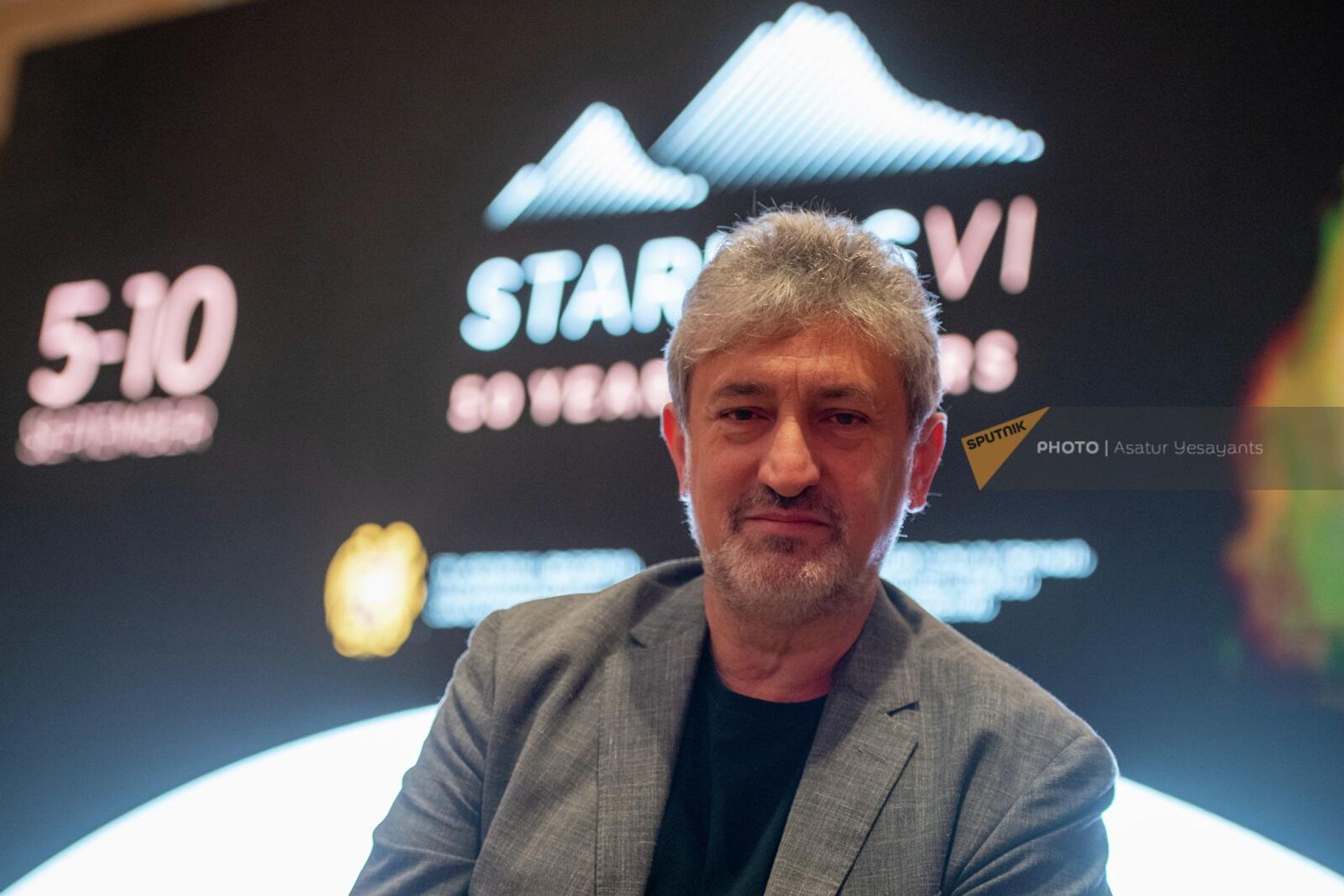 Cоучредитель фестиваля науки и искусства STARMUS VI Гарик Исраелян на пресс-конференции в Большом зале нового корпуса Матенадарана (16 июня 2022). Еревaн - Sputnik Արմենիա, 1920, 16.06.2022
