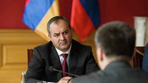 Генеральный прокурор Армении Артур Давтян во время встречи с российским коллегой Игорем Красновым (16 июня 2022). Санкт-Петербург - Sputnik Армения
