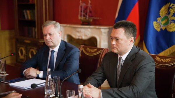 Генеральный прокурор РФ Игорь Краснов во время встречи с армянским коллегой Артуром Давтяном (16 июня 2022). Санкт-Петербург - Sputnik Армения