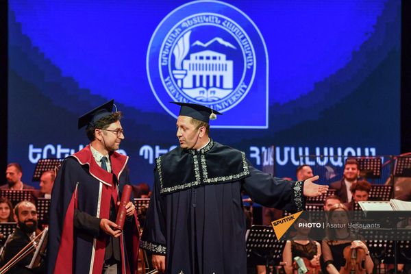 Нобелевскому лауреату Артему (Ардему) Патапутяну присвоено звание почетного профессора ЕГУ - Sputnik Армения