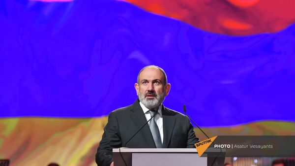 Премер министр Никол Пашинян на торжественном мероприятии выпускников ЕГУ (15 июня 2022). Еревaн - Sputnik Армения