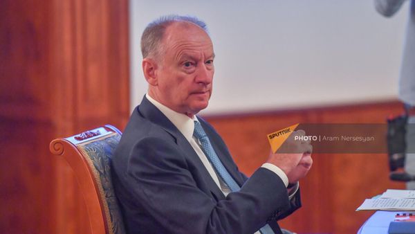 Секретарь совбеза России Николай Патрушев на очередном заседании секретарей Совбеза ОДКБ (17 июня 2022). Еревaн - Sputnik Армения