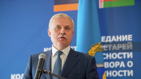Генеральный секретарь ОДКБ Станислав Зась на пресс-конференции по итогам очередного заседания секретарей Совбеза ОДКБ (17 июня 2022). Еревaн - Sputnik Армения