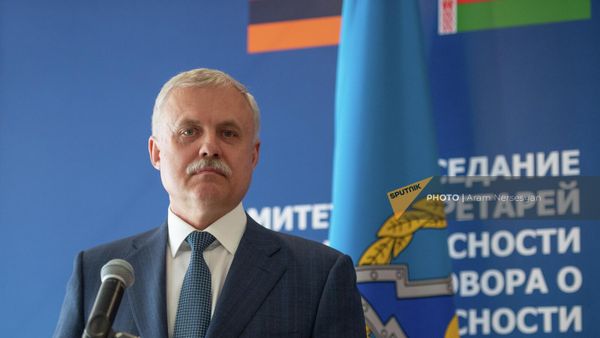 Генеральный секретарь ОДКБ Станислав Зась на пресс-конференции по итогам очередного заседания секретарей Совбеза ОДКБ (17 июня 2022). Еревaн - Sputnik Армения