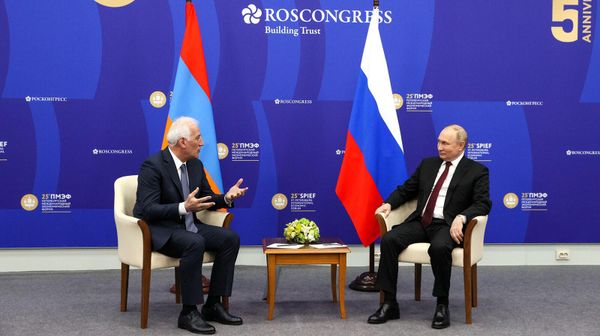 Встреча президентов Армении и России Ваагна Хачатуряна и Владимира Путина (17 июня 2022). Санкт-Петербург - Sputnik Армения