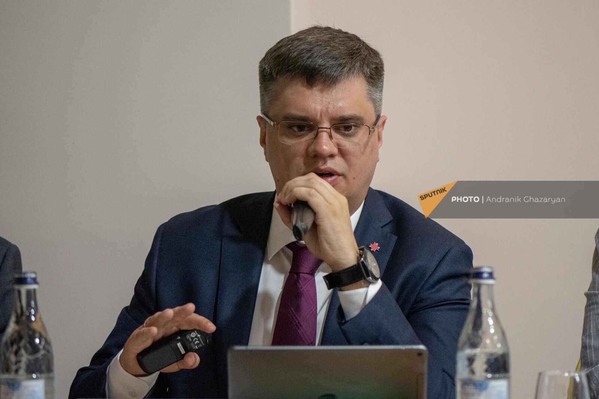Министр экономики Удмуртии Михаил Тумин на бизнес-форуме Армения и Удмуртия։ Doing Business (22 июня 2022). Еревaн - Sputnik Արմենիա, 1920, 22.06.2022