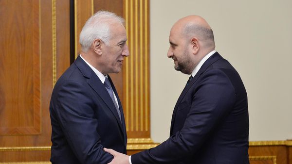 ՀՀ նախագահ Վահագն Խաչատուրյանն ու Կենտրոնական բանկի նախագահ Մարտին Գալստյանը - Sputnik Արմենիա