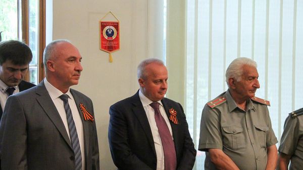 Послы России и Беларуси Сергей Копыркин и Александр Конюк на встрече с участниками Великой Отечественной войны и блокадниками в Объединении ветеранов Армении (22 июня 2022). Еревaн - Sputnik Армения