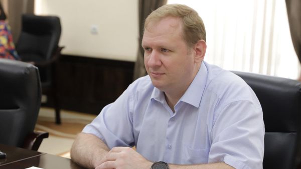 Губернатор Ширака Назели Багдасарян приняла генерального директора ЮКЖД Алексея Мельникова (22 июня 2022). Еревaн - Sputnik Армения