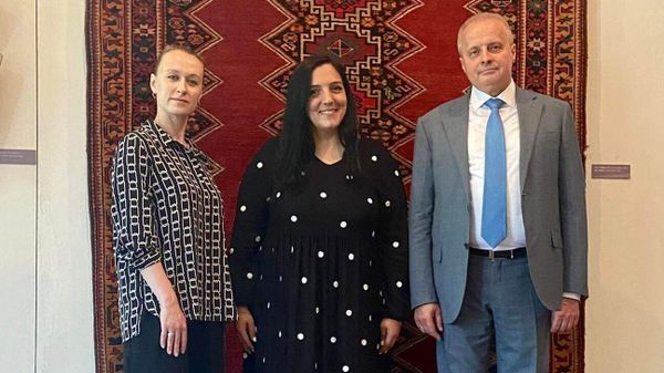 Чрезвычайный и полномочный посол России Сергей Копыркин посетил музей народного искусства им. Ованеса Шарамбеяна (22 июня 2022). Еревaн - Sputnik Армения