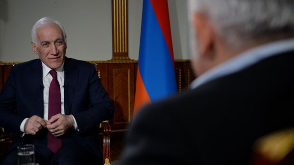 Президент Ваагн Хачатурян во время интервью Общественному каналу по случаю 100-дневнего интервала пребывания в должности (22 июня 2022). Еревaн - Sputnik Армения
