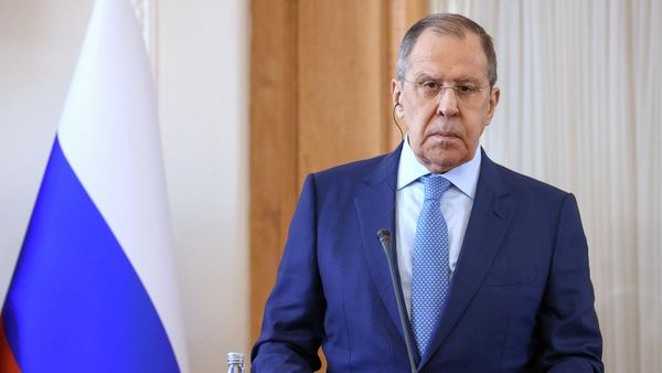 Министр иностранных дел РФ Сергей Лавров на встрече с иранским коллегой коллегой Хоссейном Амиром Абдоллахианом (23 июня 2022). Тегеран - Sputnik Армения