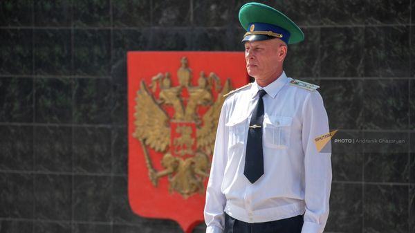 Начальник Арташатского отряда пограничного управления ФСБ России в Армении, полковник Андрей Зинов во время празднования 67-летия отряда - Sputnik Армения