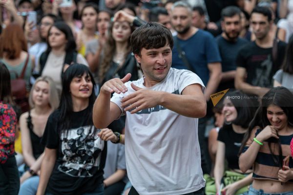 Концерт русского рока к 60-летию основателя и солиста рок-группы Кино Виктора Цоя - Sputnik Армения