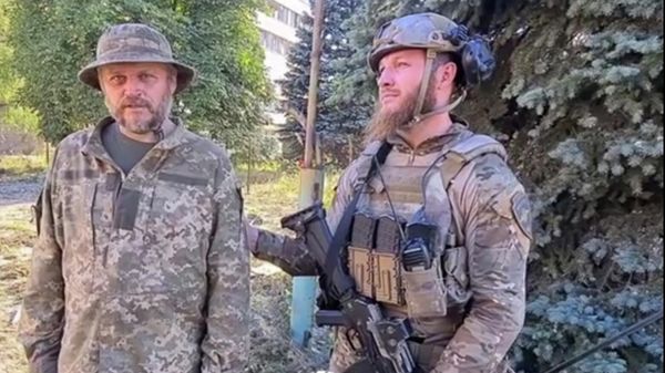 Сдавшийся в плен в Золотом украинский военный рассказал, что проходил подготовку под руководством английского и американского инструкторов - Sputnik Армения