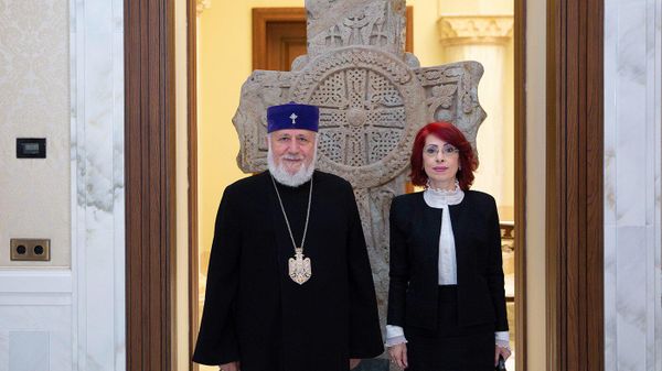 Ն.Ս.Օ.Տ.Տ. Գարեգին Երկրորդ Ծայրագույն Պատրիարք և Ամենայն հայոց կաթողիկոս Գարեգին Բ–ն այսօր ընդունել է Հայաստանում Սիրիայի նորանշանակ արտակարգ և լիազոր դեսպան Նորա Արիսյանին - Sputnik Արմենիա