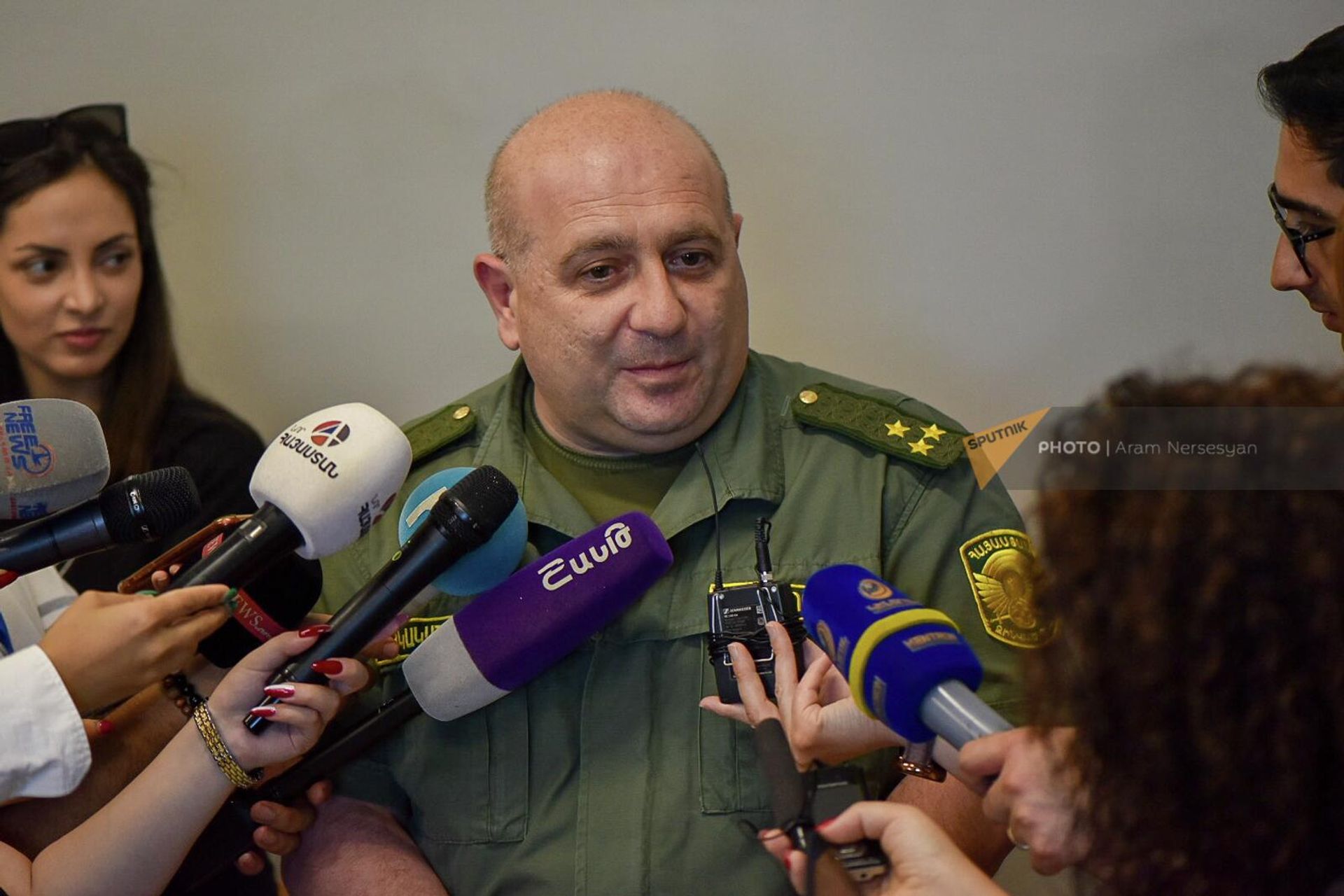 Председатель медицинской комиссии Республиканского сборного пункта, полковник медслужбы Даниел Мкртчян отвечает на вопросы журналистов (28 июня 2022). Еревaн - Sputnik Армения, 1920, 28.06.2022