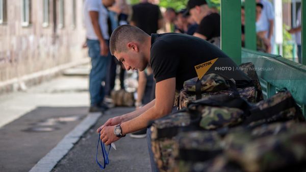 Новобранец в республиканском сборном пункте (28 июня 2022). Еревaн - Sputnik Армения