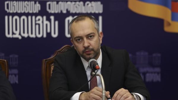 Председатель Постоянной комиссии НС по внешним связям Эдуард Агаджанян на координационном онлайн-совещании глав делегаций государств-членов ОДКБ в ПА ОБСЕ (28 июня 2022). Еревaн - Sputnik Армения