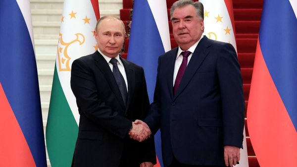 Президенты РФ и Таджикистана  Владимир Путин и Эмомали Рахмон во время встречи (28 июня 2022). Душанбе - Sputnik Армения