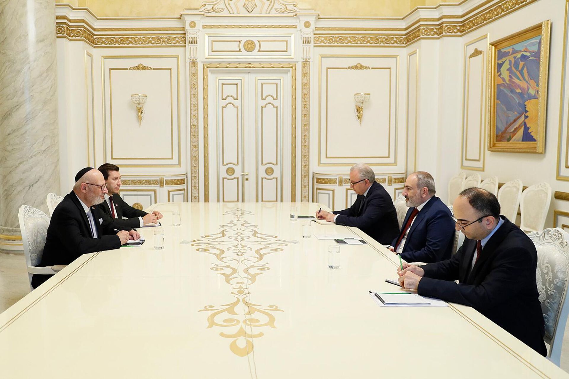 Премьер-министр Никол Пашинян принял новоназначенного посла Израиля в Армении Йоэля Лиона (резиденция в Иерусалиме) (30 июня 2022). Еревaн - Sputnik Արմենիա, 1920, 30.06.2022