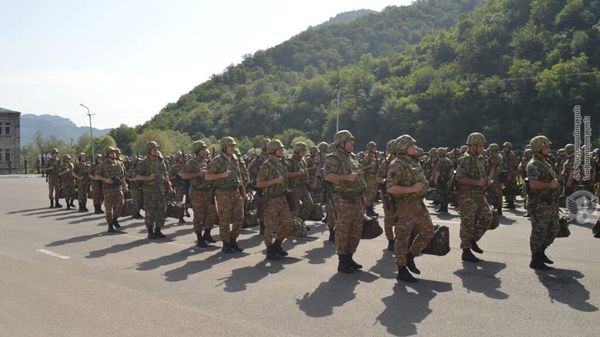 В воинских частях прошла строевая проверка личного состава, зачисленного на боевое дежурство - Sputnik Армения