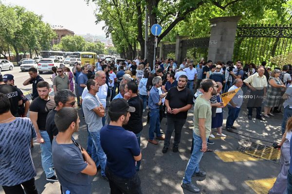 Ընդդիմության բողոքի ակցիան ԱԺ շենքի մոտ - Sputnik Արմենիա