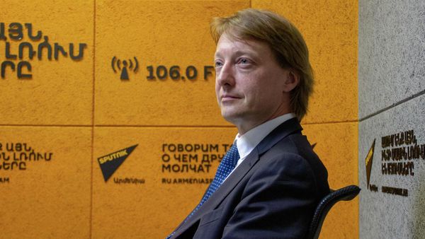 Програмный директор международного дискуссионного клуба Валдай Тимофей Бордачев в гостях радио Sputnik - Sputnik Армения