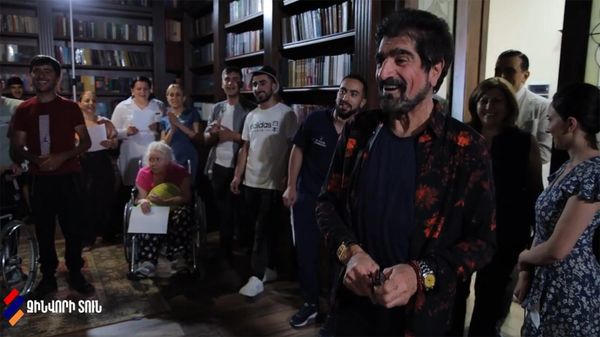 «Զինվորի տան» տղաների անակնկալը Ձախ Հարութին - Sputnik Արմենիա