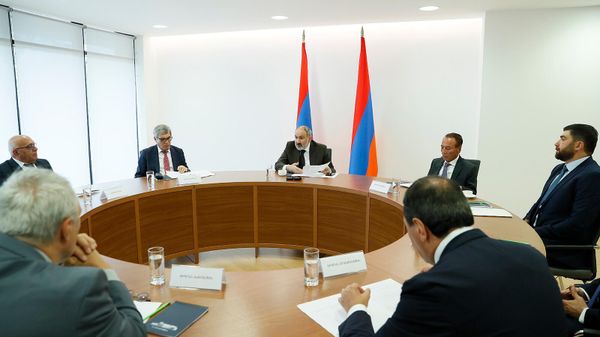 Премьер-министр Никол Пашинян принял участие в очередном заседании Консультативного собрания по сотрудничеству с внепарламентскими политическими силами (2 июля 2022). Еревaн - Sputnik Армения