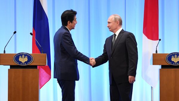 Синдзо Абэ и Владимир Путин - Sputnik Армения
