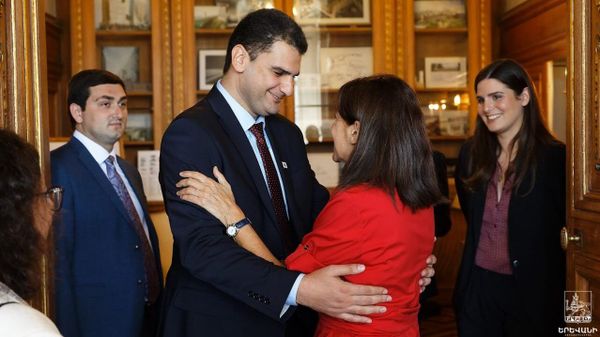 Երևանի քաղաքապետ Հրաչյա Սարգսյանը հանդիպել է Փարիզի գործընկերոջ՝ Անն Իդալգոյի հետ - Sputnik Արմենիա