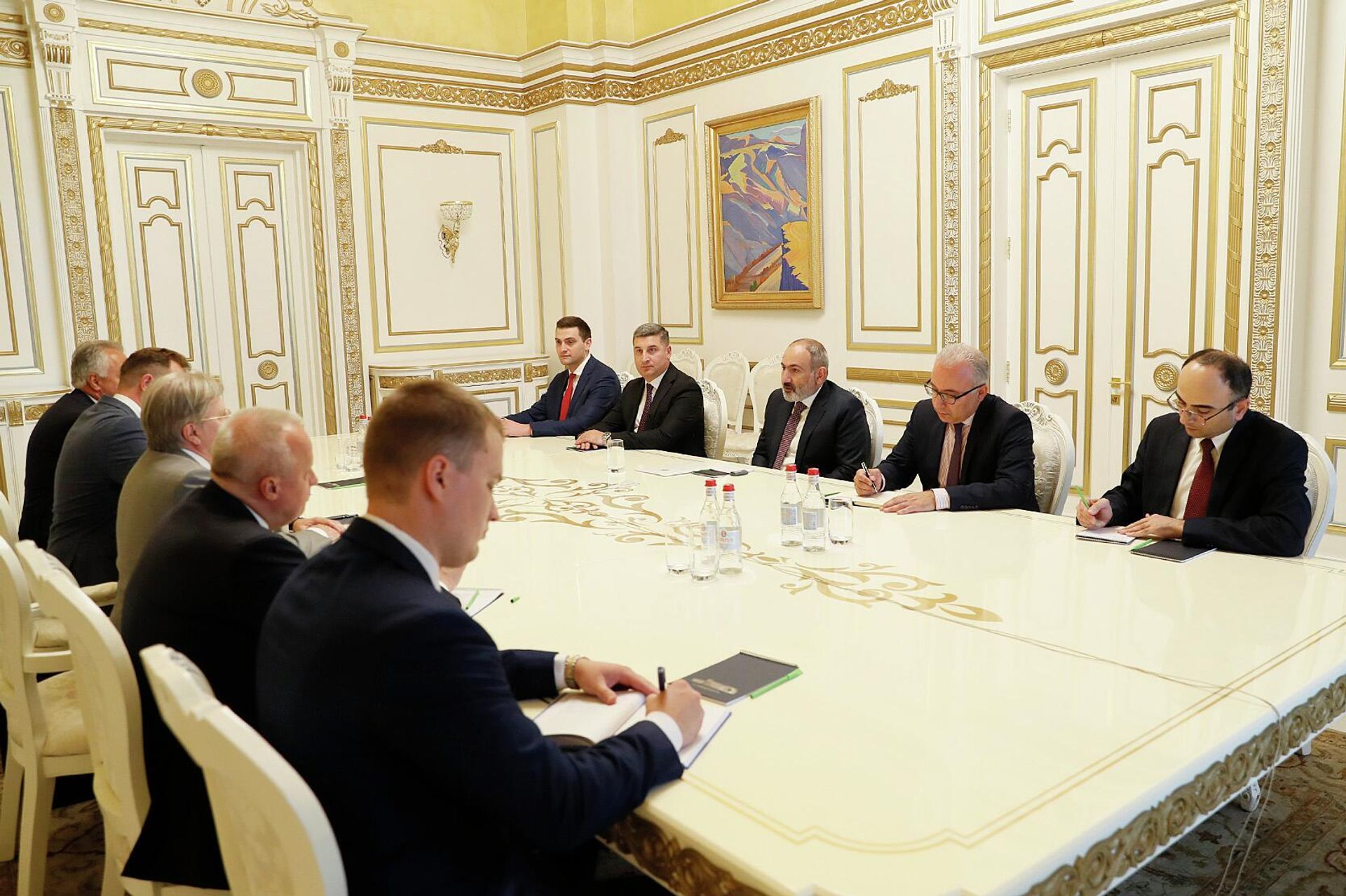 Премьер-министр Никол Пашинян принял министра транспорта РФ Виталия Савельева и возглавляемую им делегацию (15 июля 2022). Еревaн - Sputnik Արմենիա, 1920, 15.07.2022