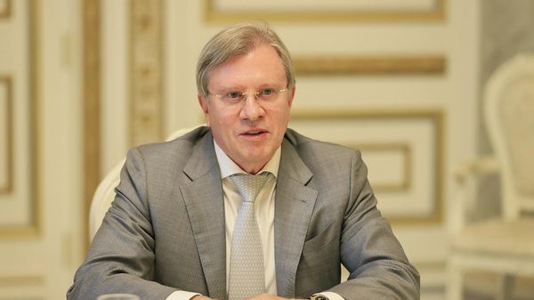 Министр транспорта РФ Виталий Савельев на встрече с премьер-министром Николом Пашиняном (15 июля 2022). Еревaн - Sputnik Армения