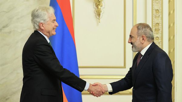 Премьер-министр Никол Пашинян принял главу Центрального разведывательного управления США Уильяма Бернса (15 июля 2022). Еревaн - Sputnik Армения