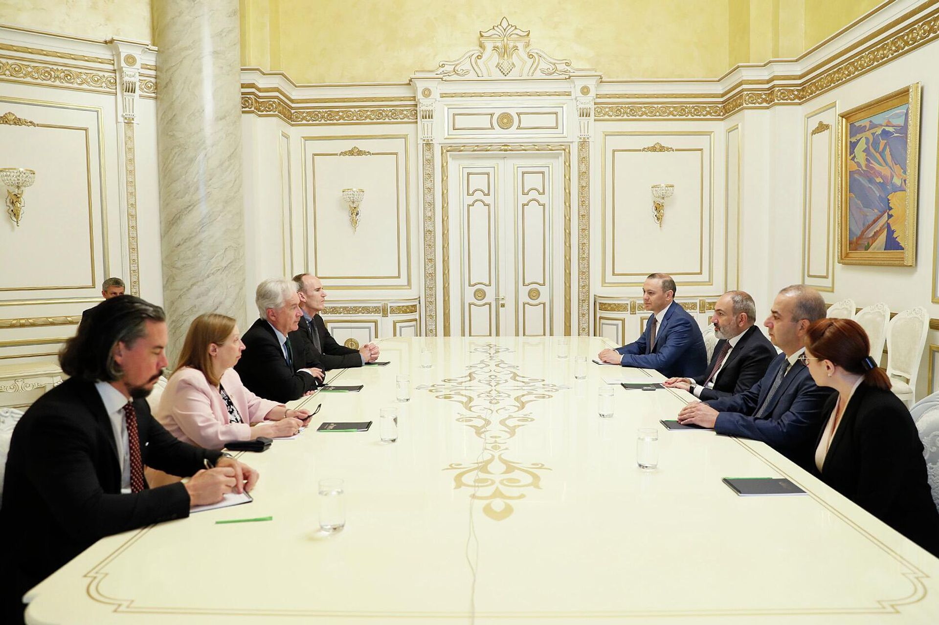 Премьер-министр Никол Пашинян принял главу Центрального разведывательного управления США Уильяма Бернса (15 июля 2022). Еревaн - Sputnik Արմենիա, 1920, 15.07.2022