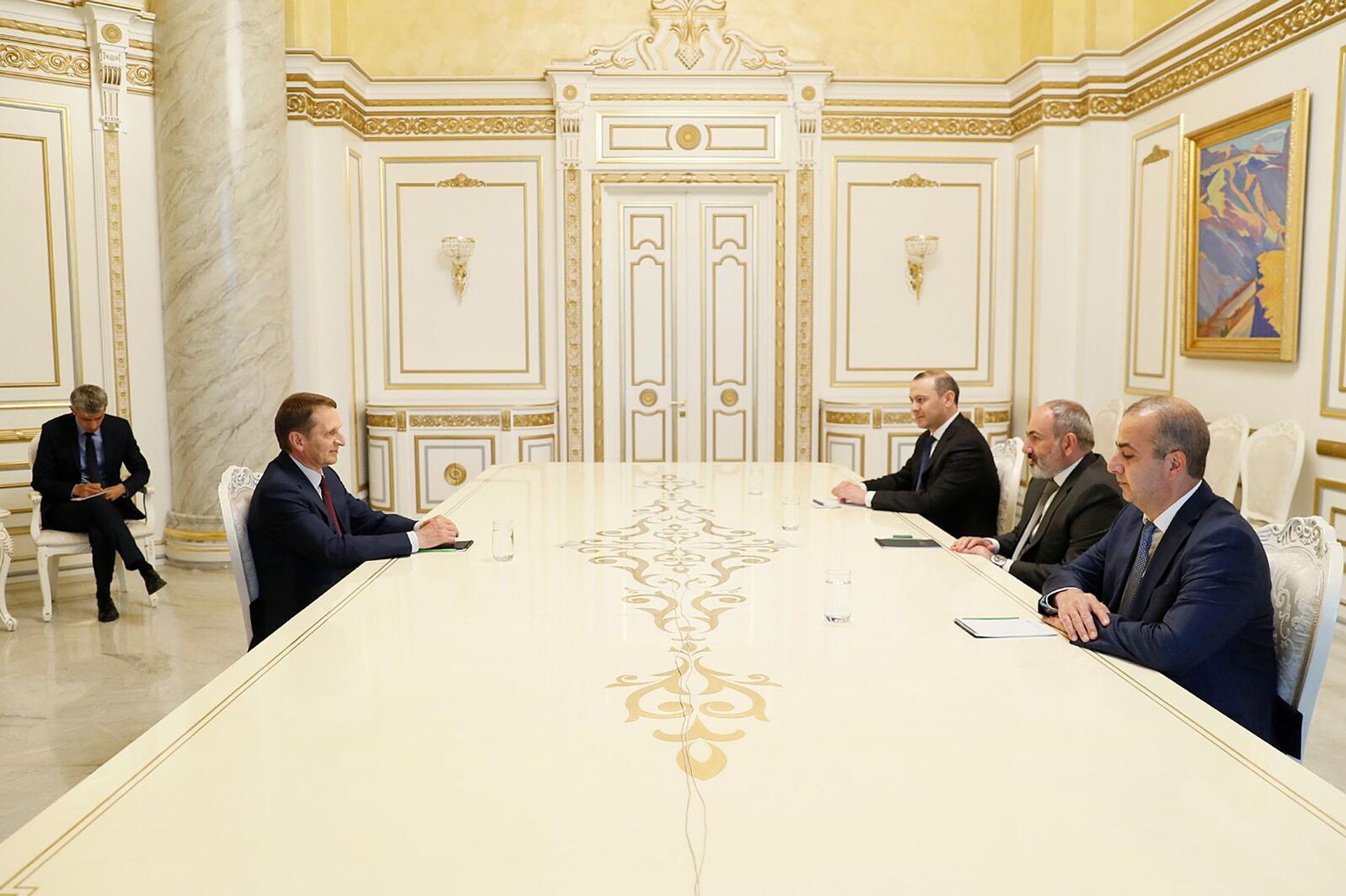 Премьер-министр Никол Пашинян принял директора Службы внешней разведки Российской Федерации Сергея Нарышкина (18 июля 2022). Еревaн - Sputnik Արմենիա, 1920, 18.07.2022