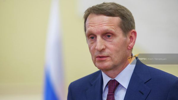 Директор Службы внешней разведки России Сергей Нарышкин в посольстве РФ в Армении (18 июля 2022). Еревaн - Sputnik Армения