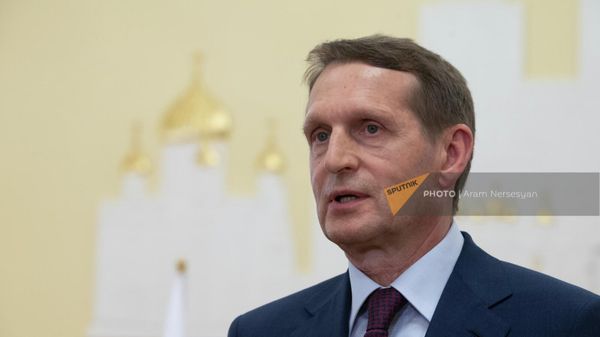 Директор Службы внешней разведки России Сергей Нарышкин в посольстве РФ в Армении (18 июля 2022). Еревaн - Sputnik Армения