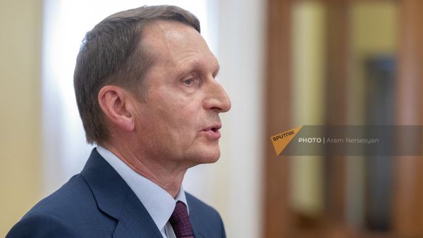 Директор Службы внешней разведки России Сергей Нарышкин в посольстве РФ в Армении (18 июля 2022). Еревaн - Sputnik Армения