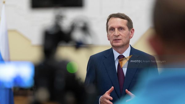 Директор Службы внешней разведки России Сергей Нарышкин в посольстве РФ в Армении (18 июля 2022). Еревaн - Sputnik Армения