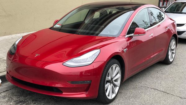 Tesla Model 3 - Sputnik Армения